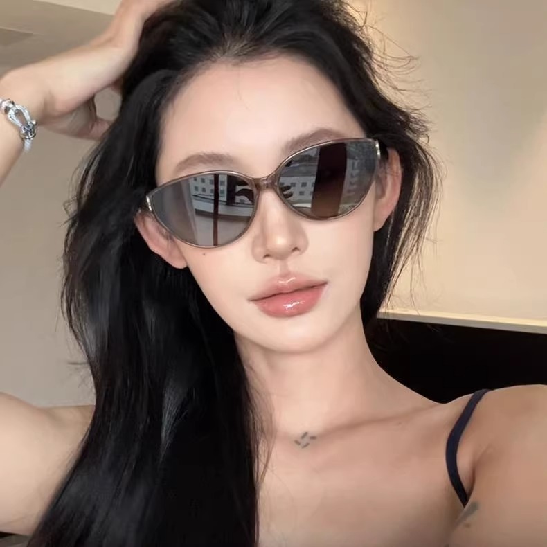 2025新款猫眼墨镜显脸小防紫外线户外网红时尚女款百搭太阳镜