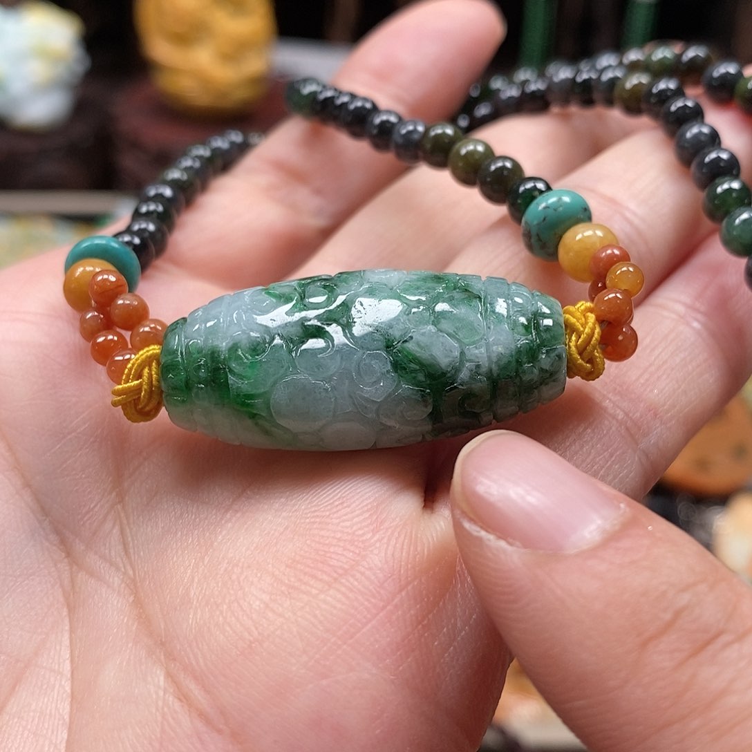 翡翠颈饰未镶嵌翡翠