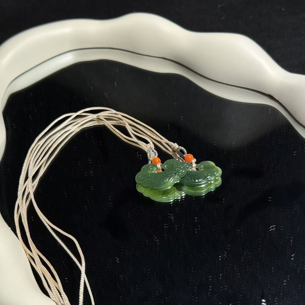 S2424【貝勒爺】和田玉碧玉镂空吊坠（多样性发其一）