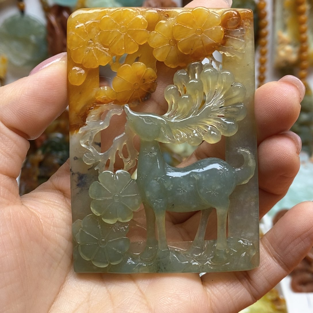 蛇纹石玉颈饰未镶嵌