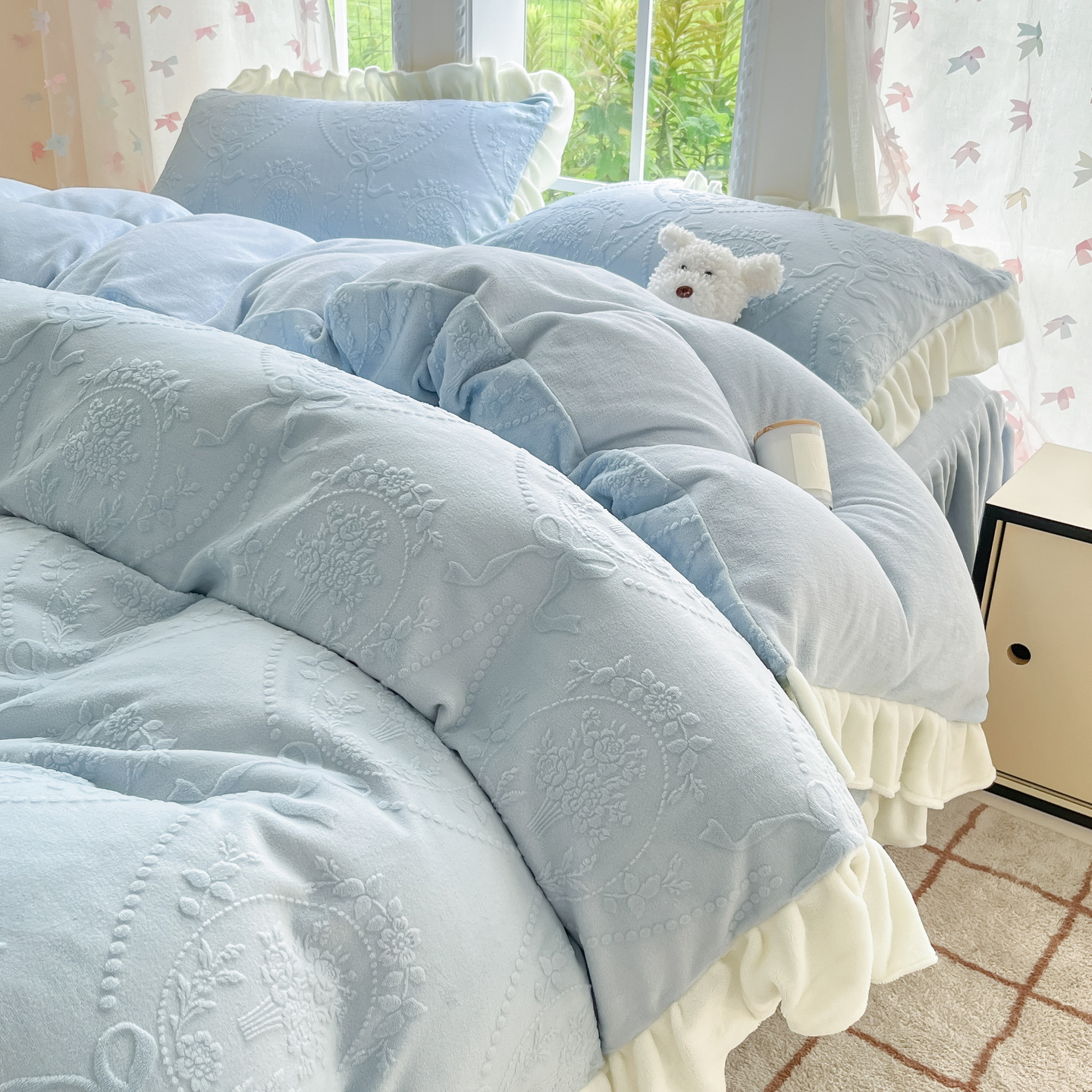 高克重雕花牛奶绒四件套冬季加厚加绒花边被套学生宿舍床单三件套