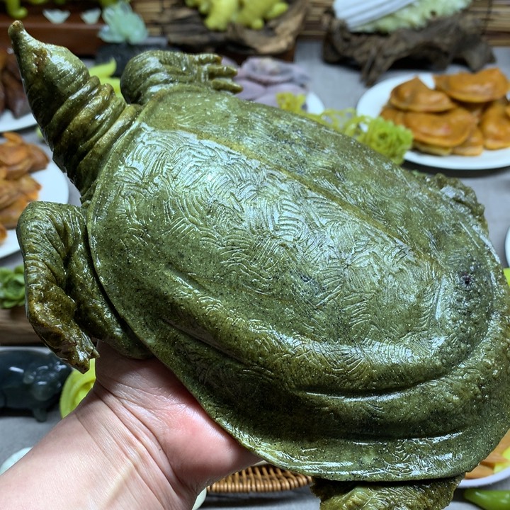 蛇纹石玉未镶嵌摆件丁**师