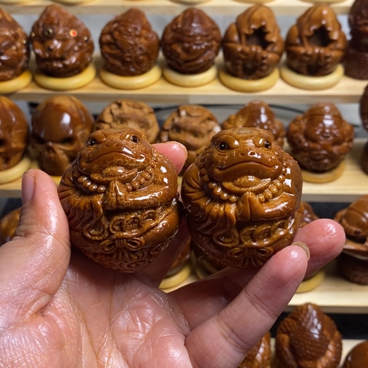 爱***呢橄榄核吊坠巴西进口大橄榄金蟾