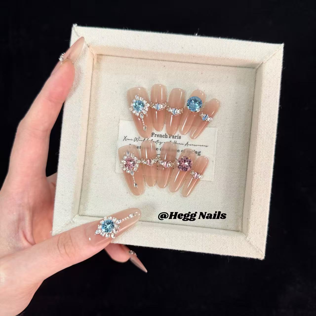 【华子太阳花】新款手工裸色冰透爆闪钻球显白百搭可拆卸穿戴甲贴片