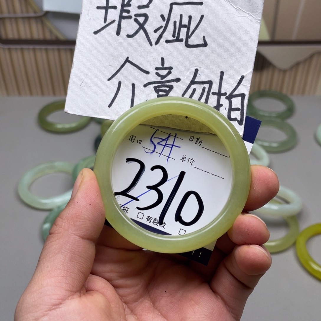 岫玉手镯手镯未镶嵌