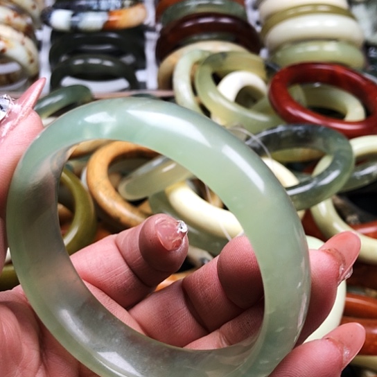 蛇纹石玉手镯未镶嵌云*