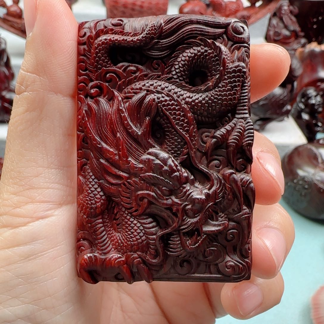 小叶紫檀把件龙牌