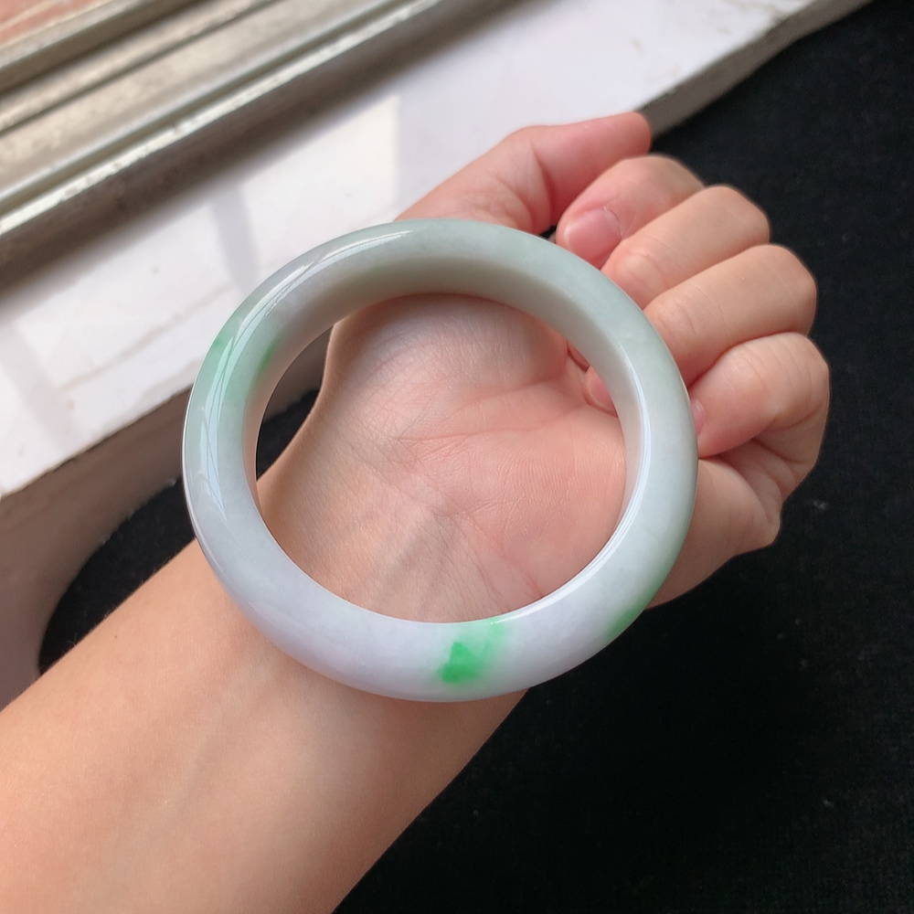  1528号 缅甸天然A货翡翠手镯56圈口飘阳绿三彩宽边正装手镯