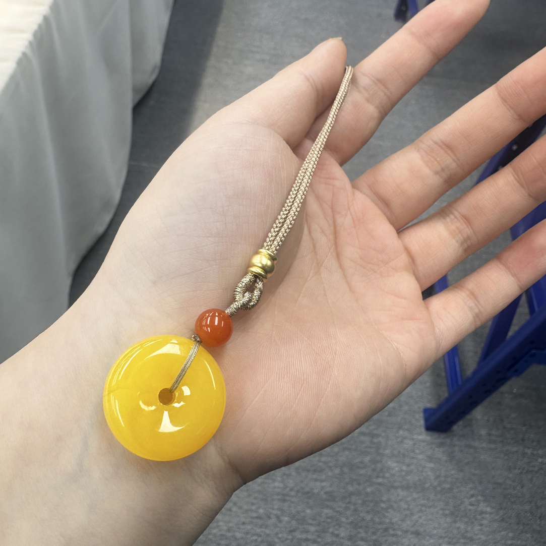  小帅家的珠宝—精美鸡油黄色平安扣吊坠
