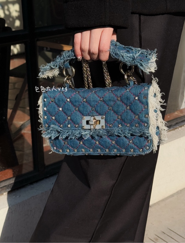 95新 Valentino/华伦天奴 小号牛仔Spike铆钉单肩包