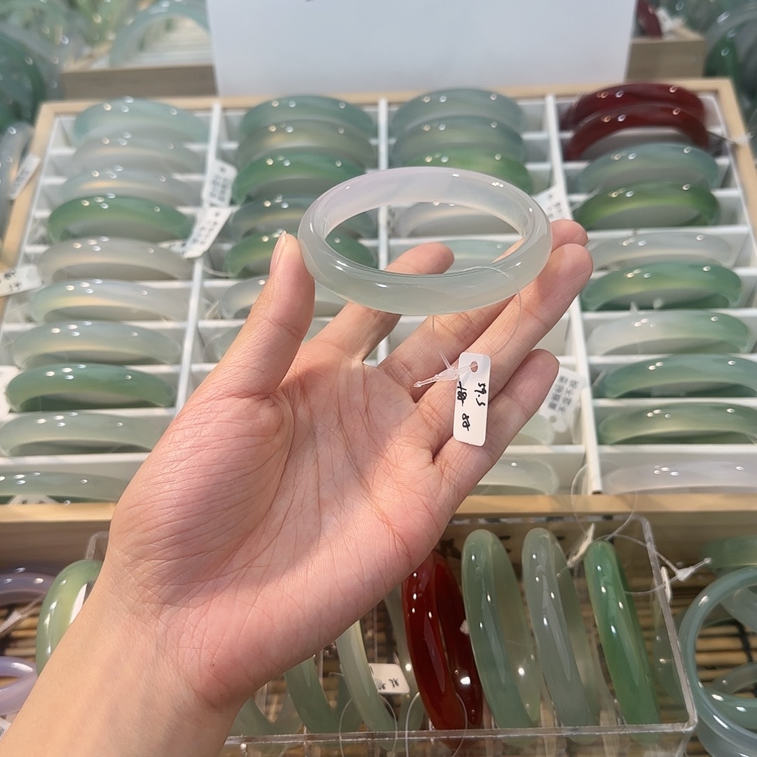 玛瑙/玉髓未镶嵌手镯圈口59.3