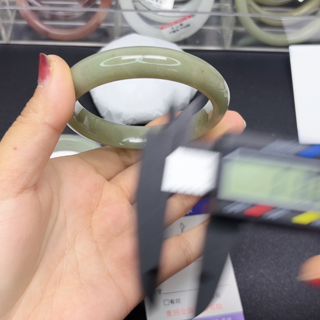 石英质玉未镶嵌手镯8/6362