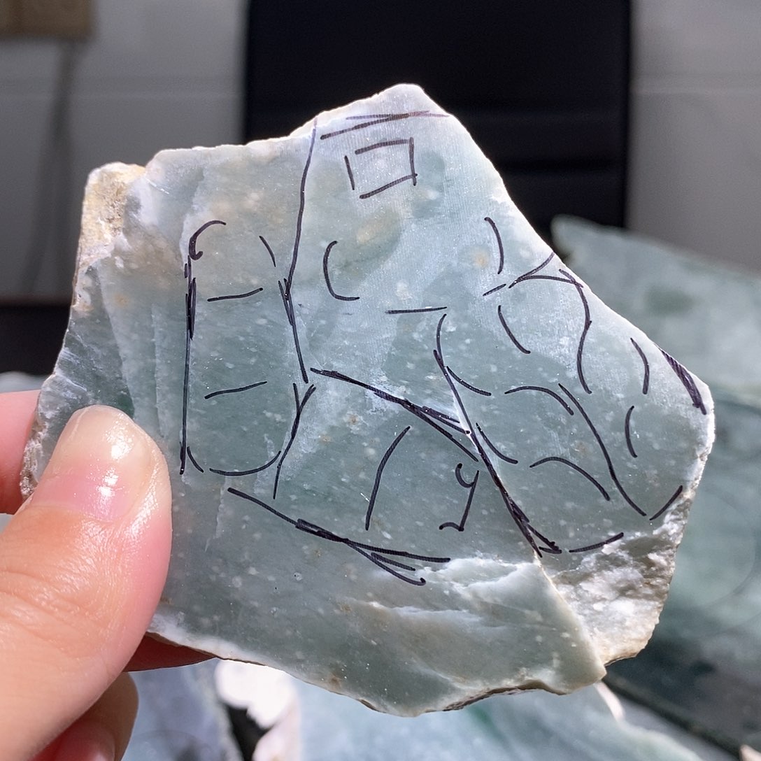 翡翠挂件未镶嵌翡翠