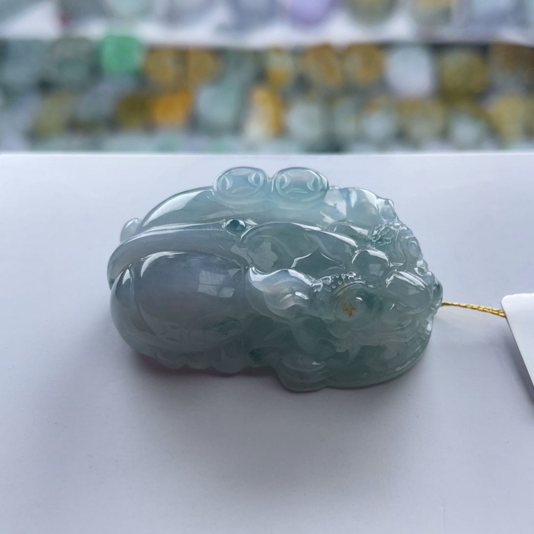 翡翠未镶嵌颈饰貔貅