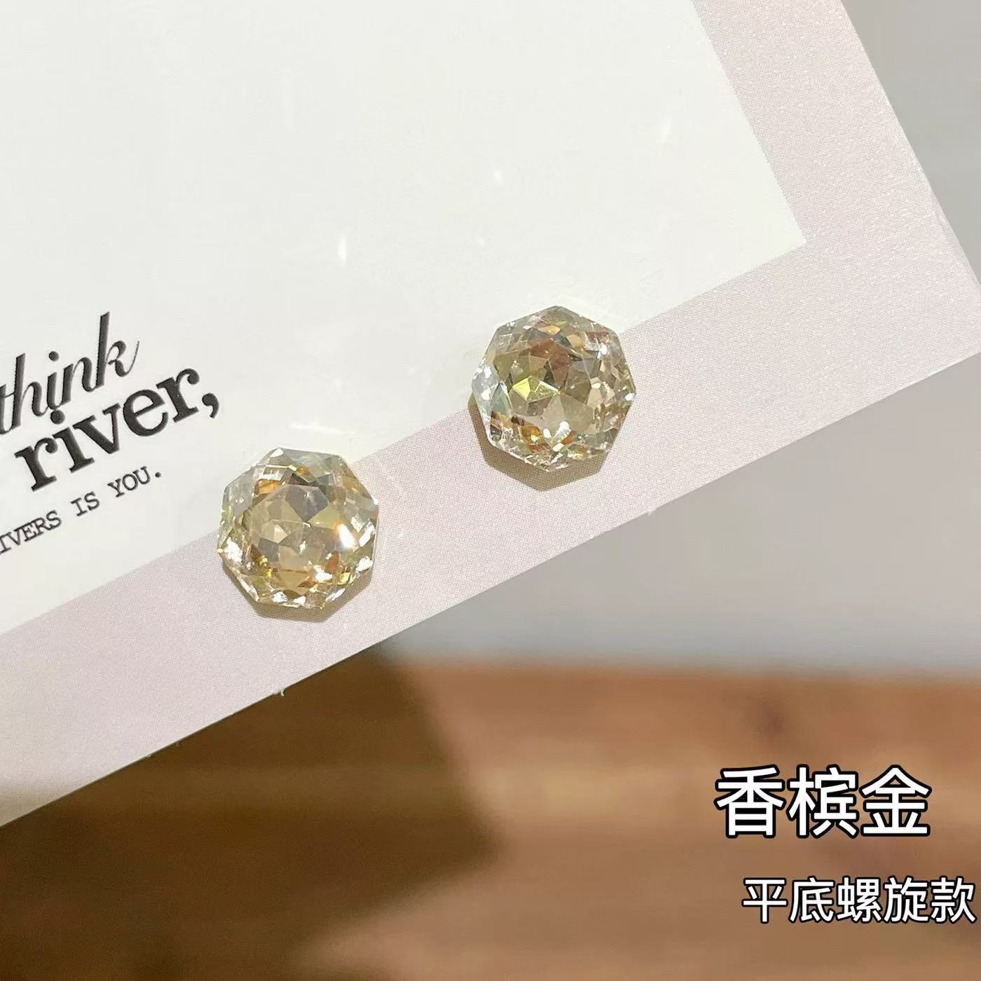 铜合金耳饰 香槟金幻彩方糖多切面晶晶轻奢简约气质百搭时尚耳钉