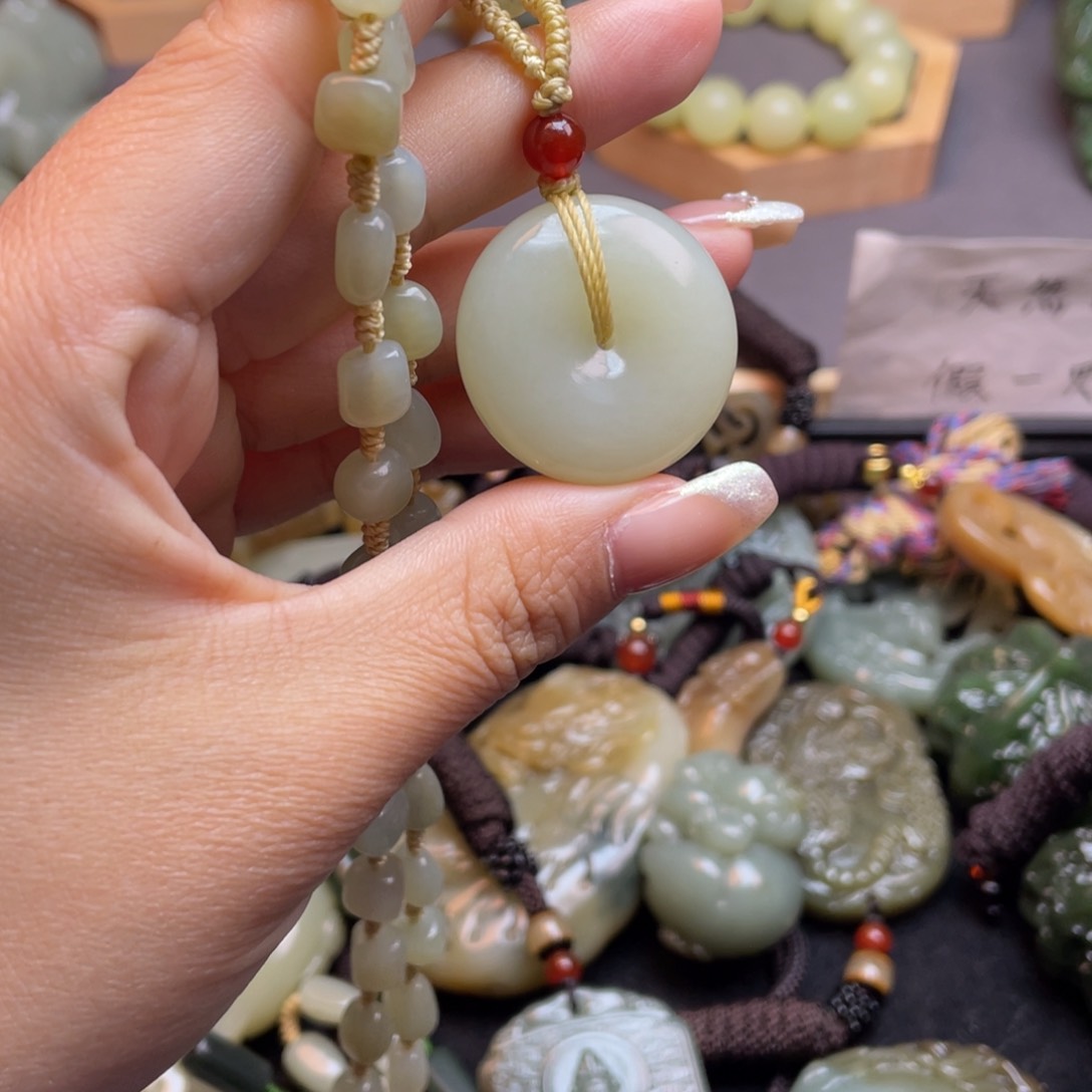 和田玉颈饰未镶嵌