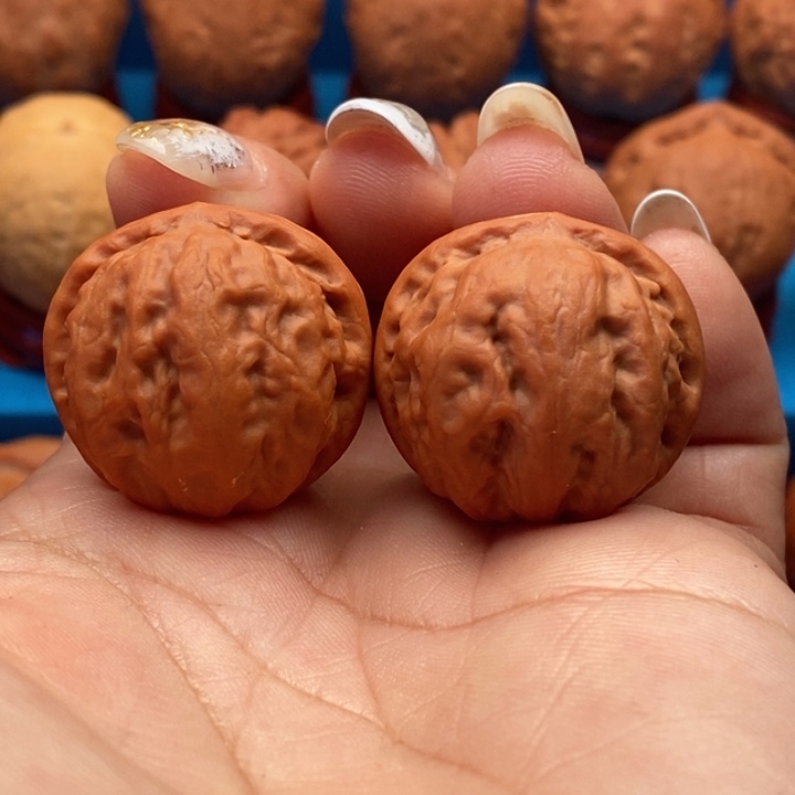 张***司核桃精品文玩核桃手捻玉石方樽