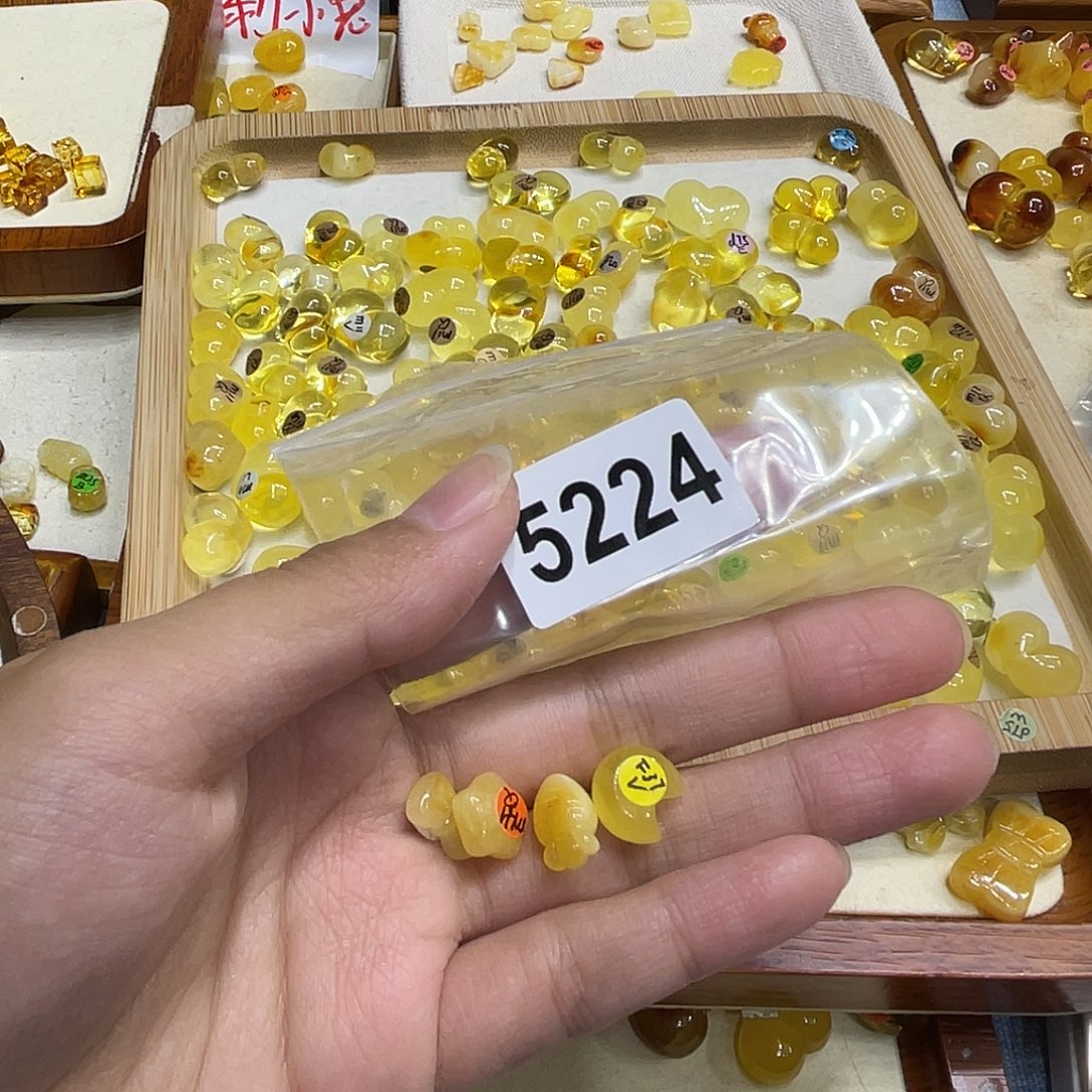 琥珀未镶嵌珠宝奇石蜜蜡