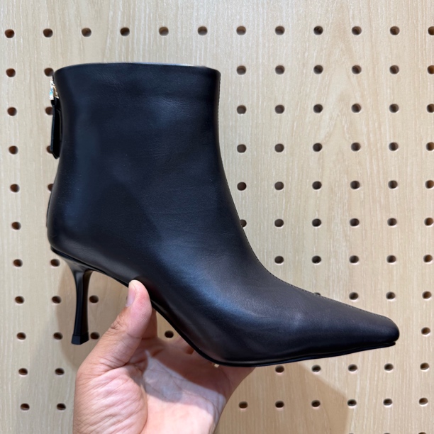 2024秋冬新品真皮胎牛皮时装靴尖头中细跟女鞋时尚裸靴