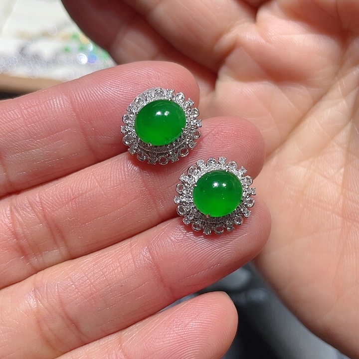 翡翠耳饰18K金镶嵌佛****门绿蛋面