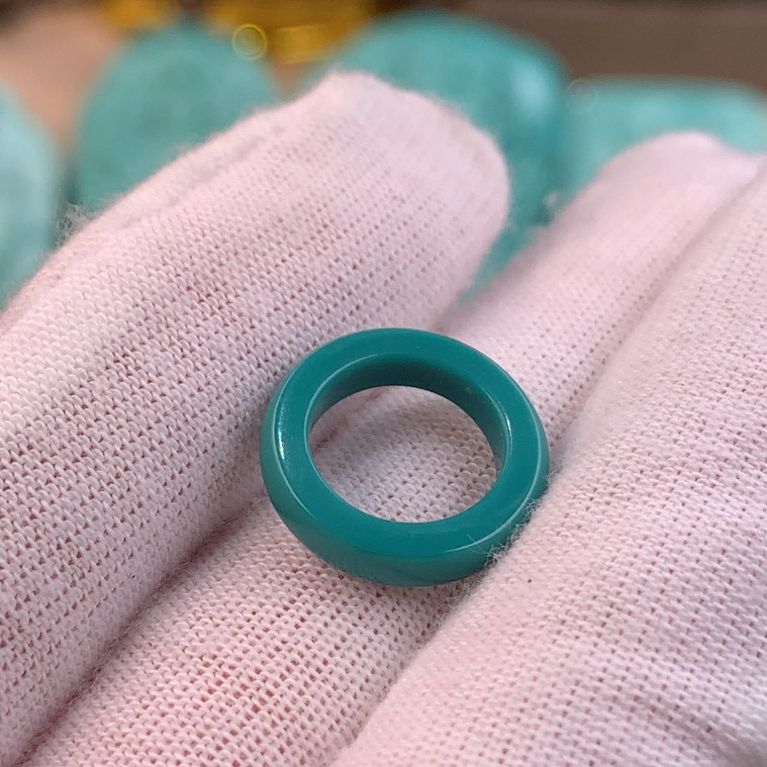 绿松石未镶嵌跑环卡9.5