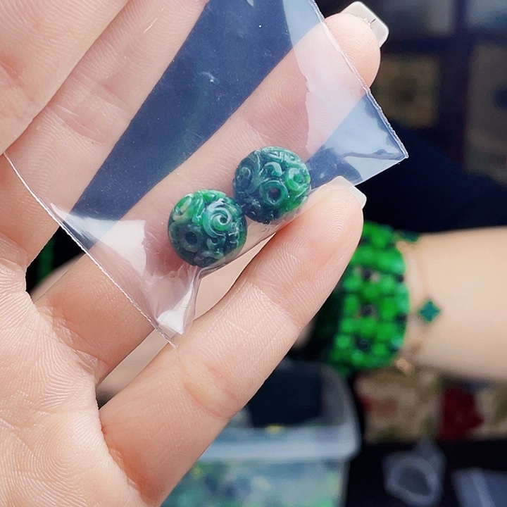 翡翠未镶嵌颈饰多样性