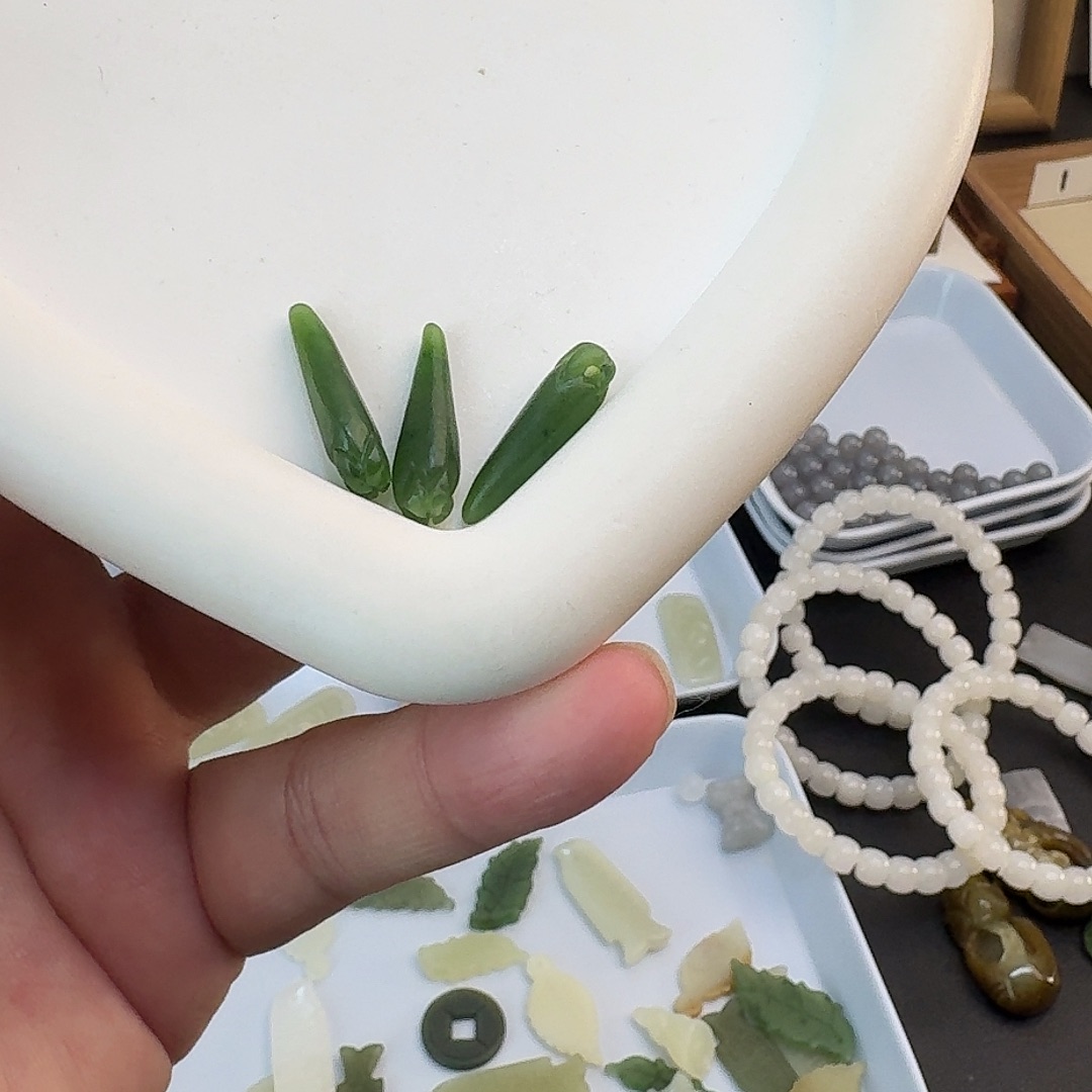 C***d和田玉未镶嵌珠宝半成品