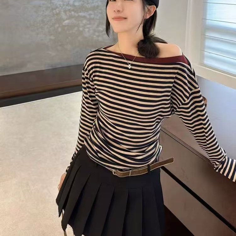 2677横条露肩小衫