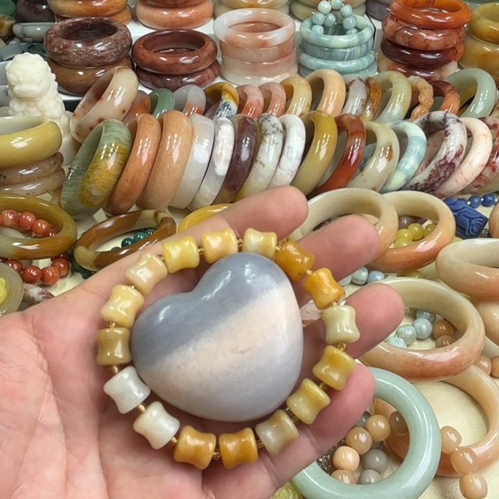 石英质玉手镯未镶嵌