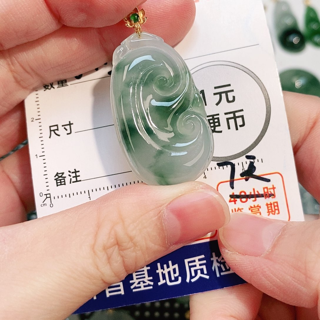 翡翠颈饰18K金镶嵌吊坠