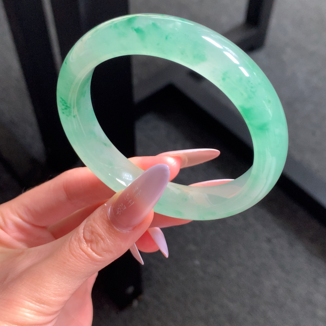 石英质玉未镶嵌手镯