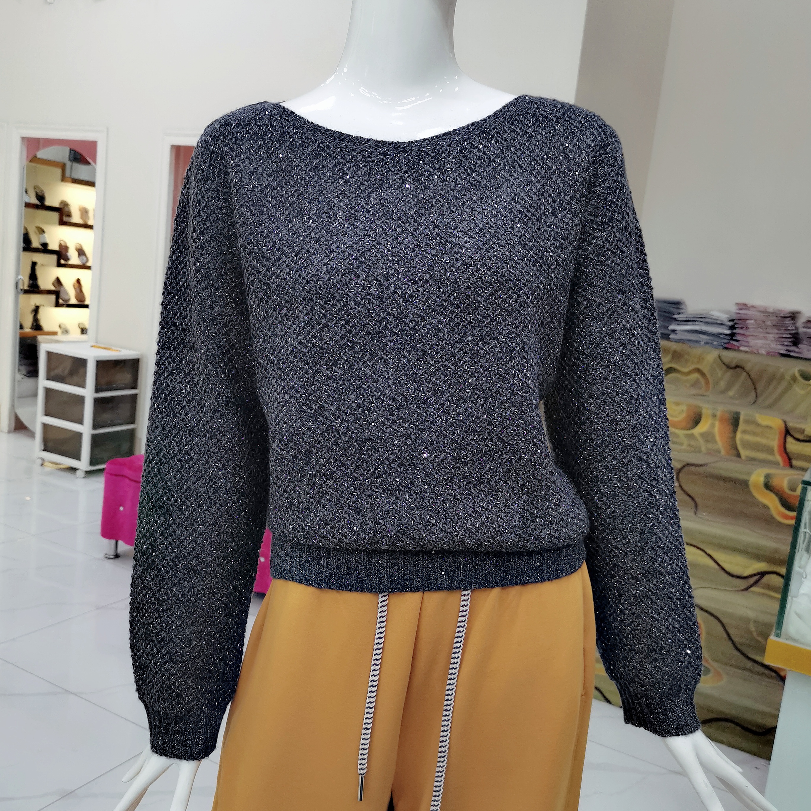 5523 新款一字领亮闪减龄长袖上衣