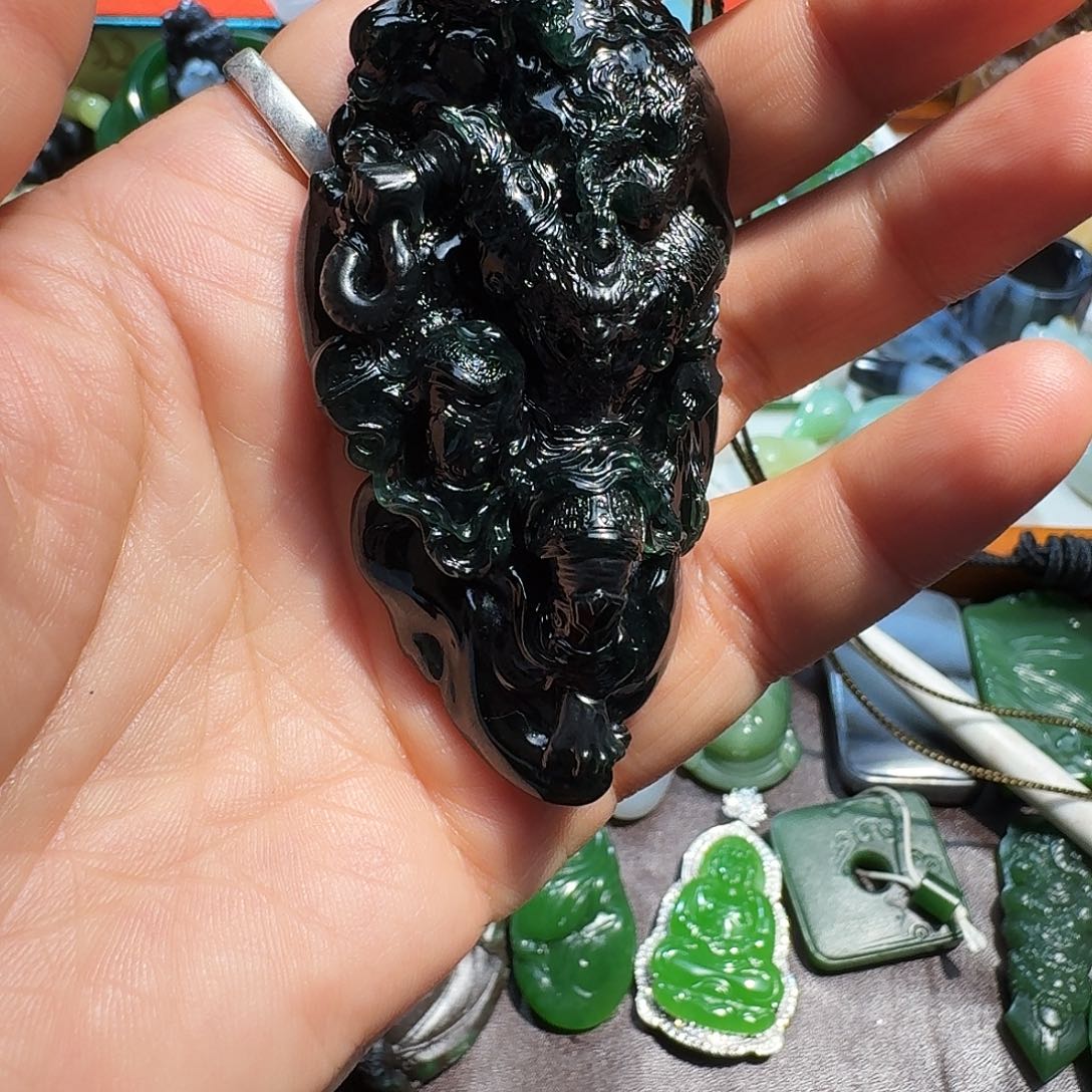 丿***°翡翠未镶嵌挂件墨翠大圣