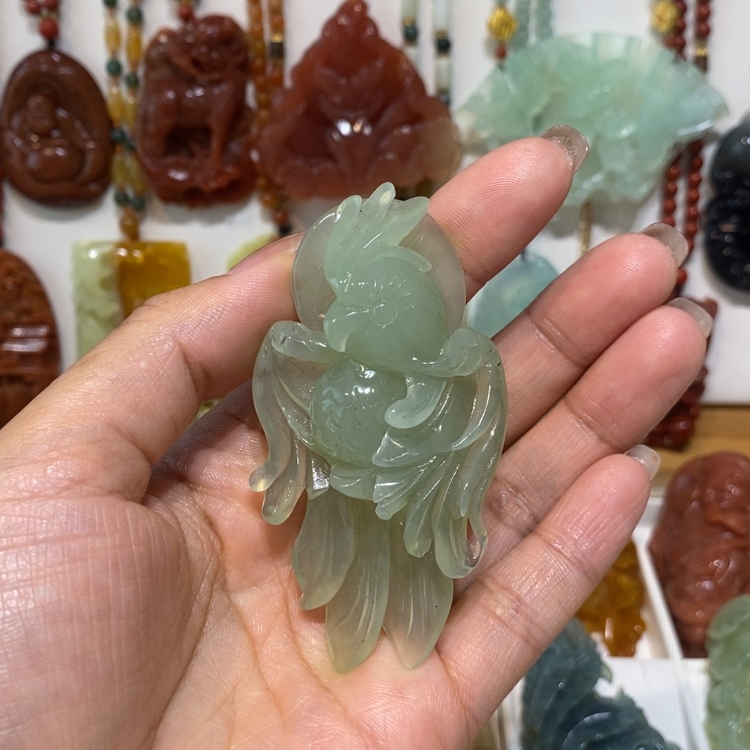 蛇纹石玉未镶嵌颈饰