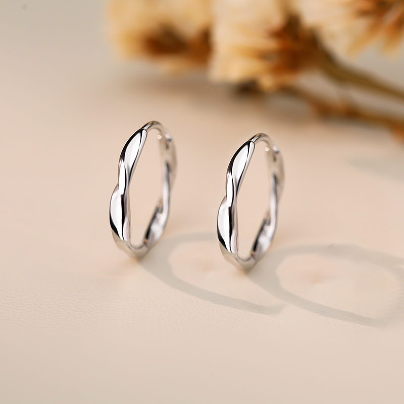 925银耳饰 S925纯银莫比乌斯耳扣女高级气质耳环圈大气养耳饰品