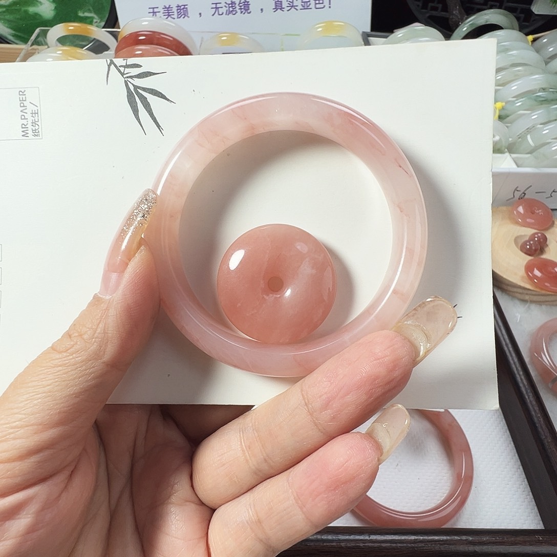 「***」石英质玉（金丝玉）未镶嵌手镯