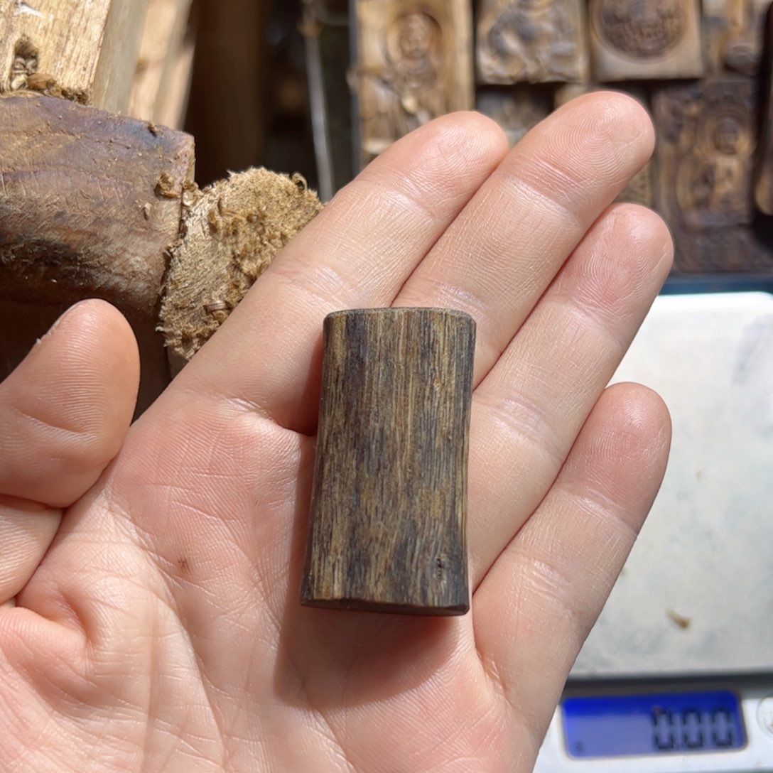 沉香吊坠白棋素牌5克