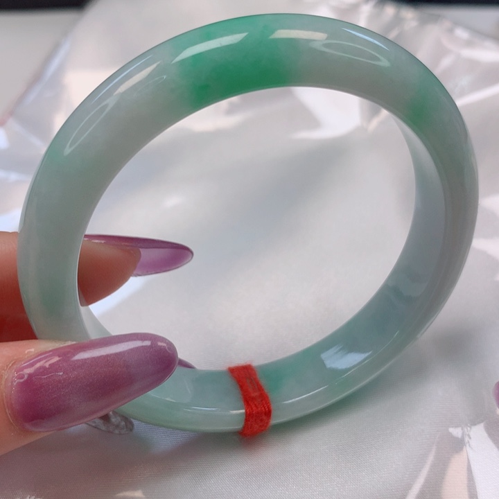 翡翠手镯未镶嵌56圈