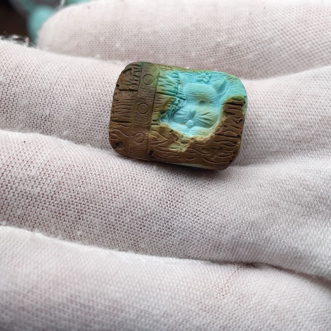 绿松石未镶嵌颈饰