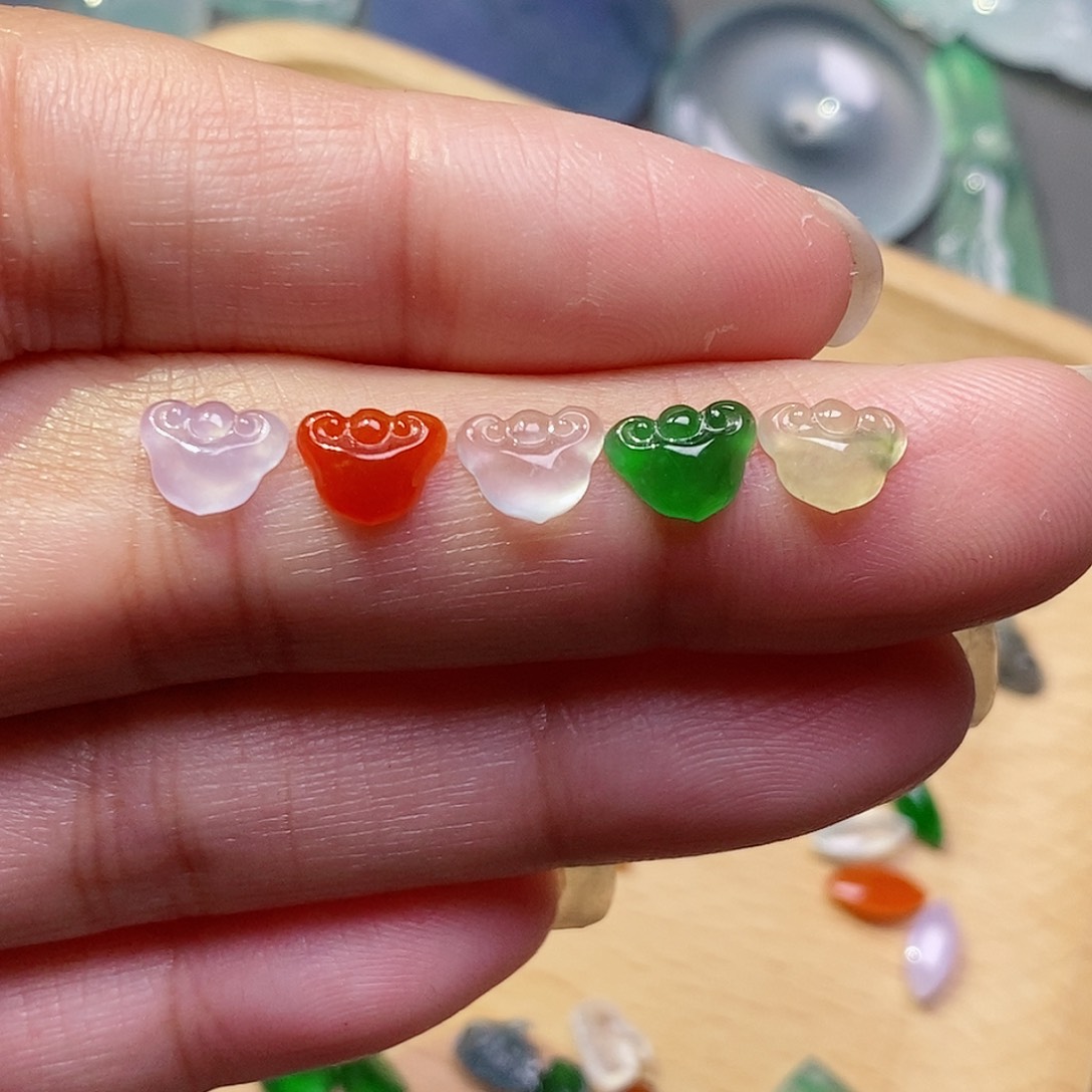 翡翠颈饰未镶嵌翡翠