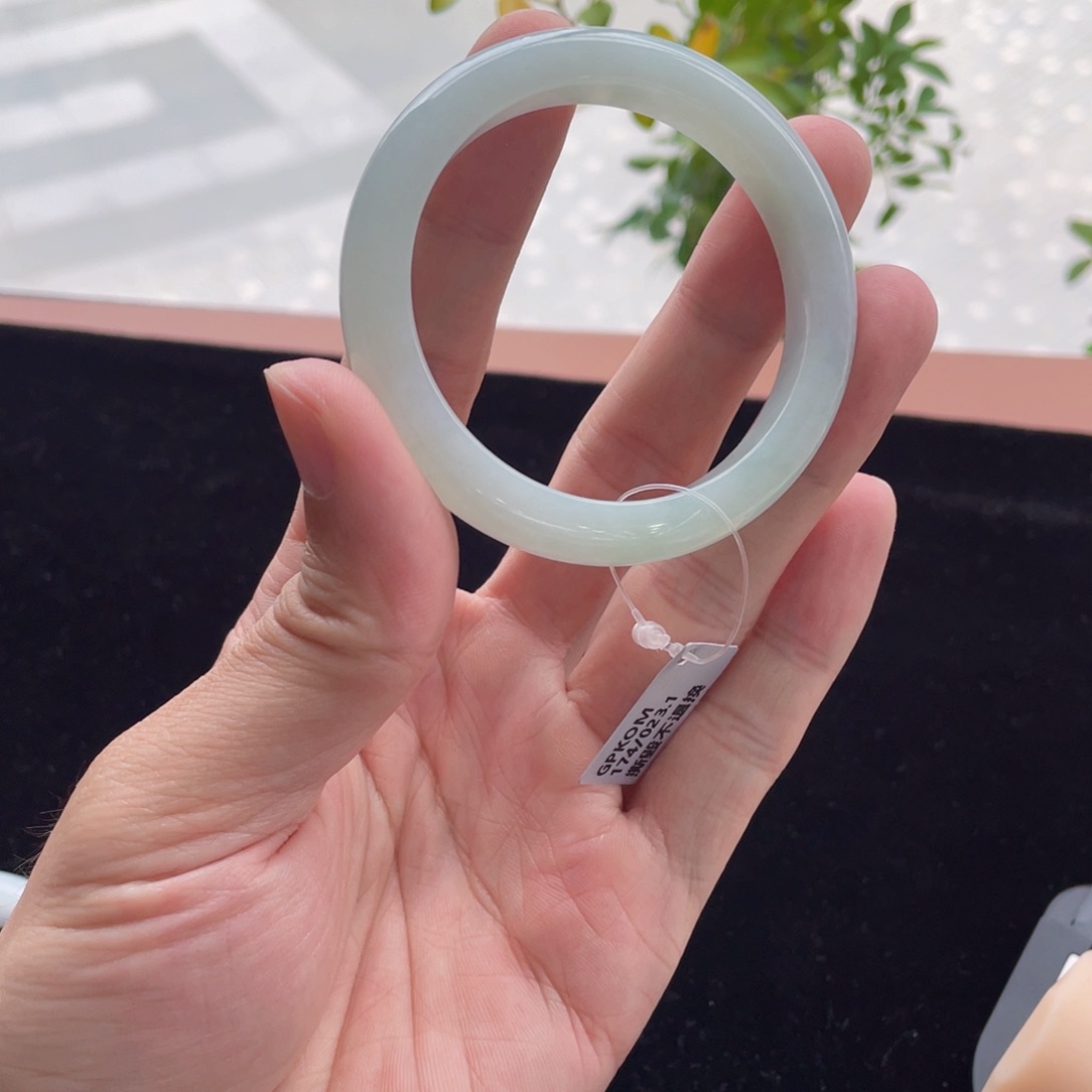 翡翠手镯未镶嵌念*手镯