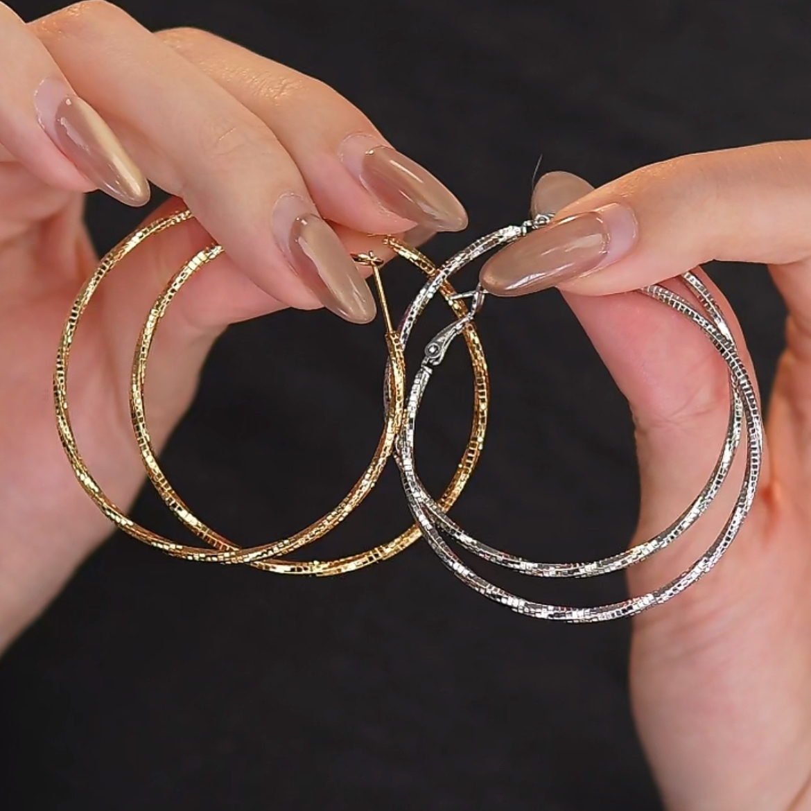 愿岛 黄铜耳饰 法式气质时尚“碎银感”扭曲圆形圈圈耳环EH2956