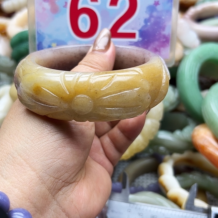 未镶嵌手镯石英岩玉蕾*