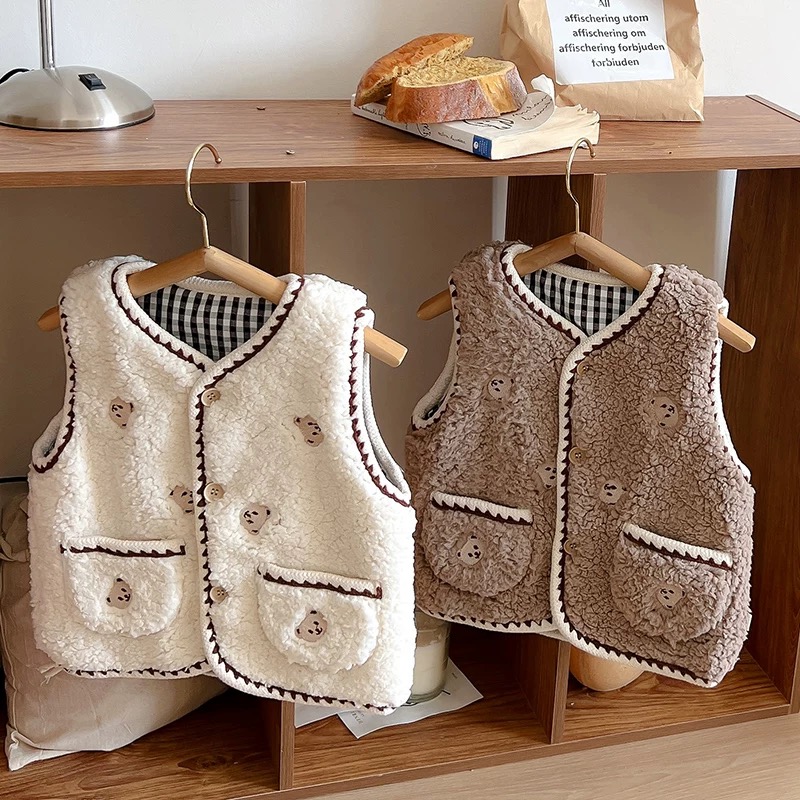 3791奶气小熊羊羔绒马甲