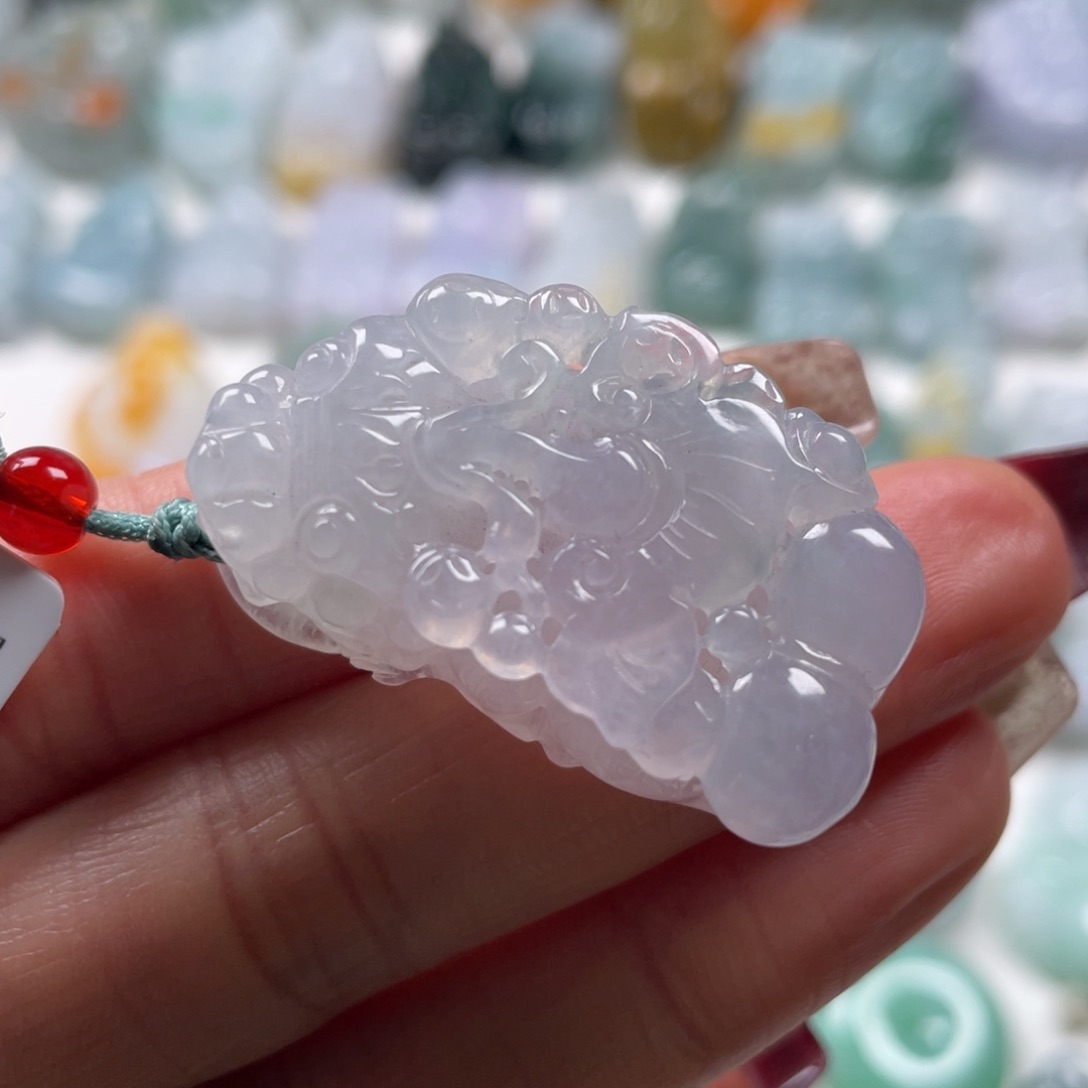 翡翠吊坠(赠链)未镶嵌