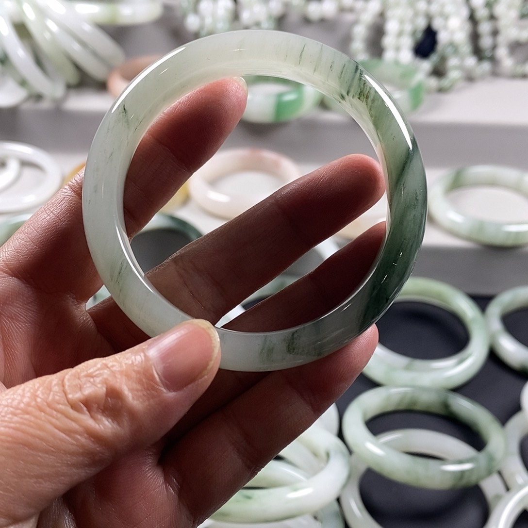 石英质玉未镶嵌手镯