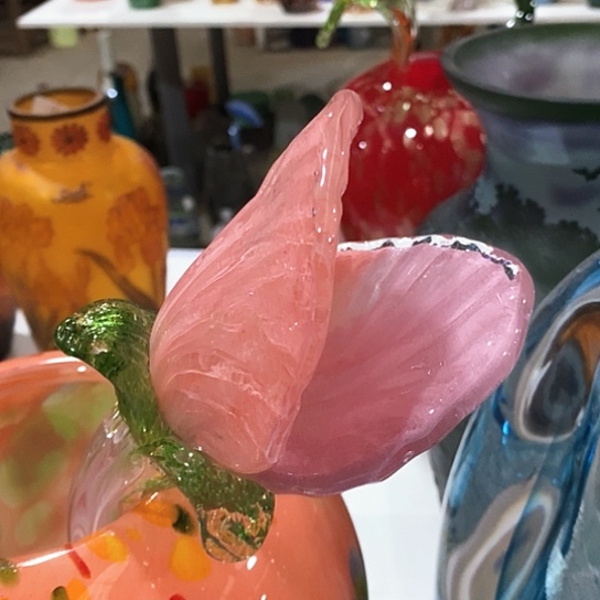 琉璃花瓶高45厘米宽9厘米不夜光