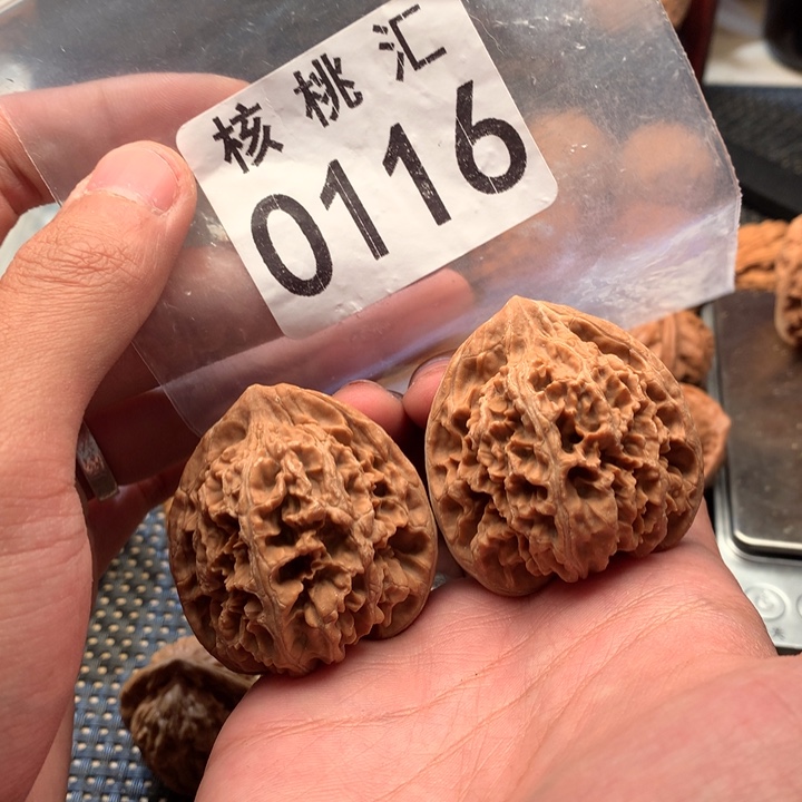 吊坠文玩核桃玉麒麟