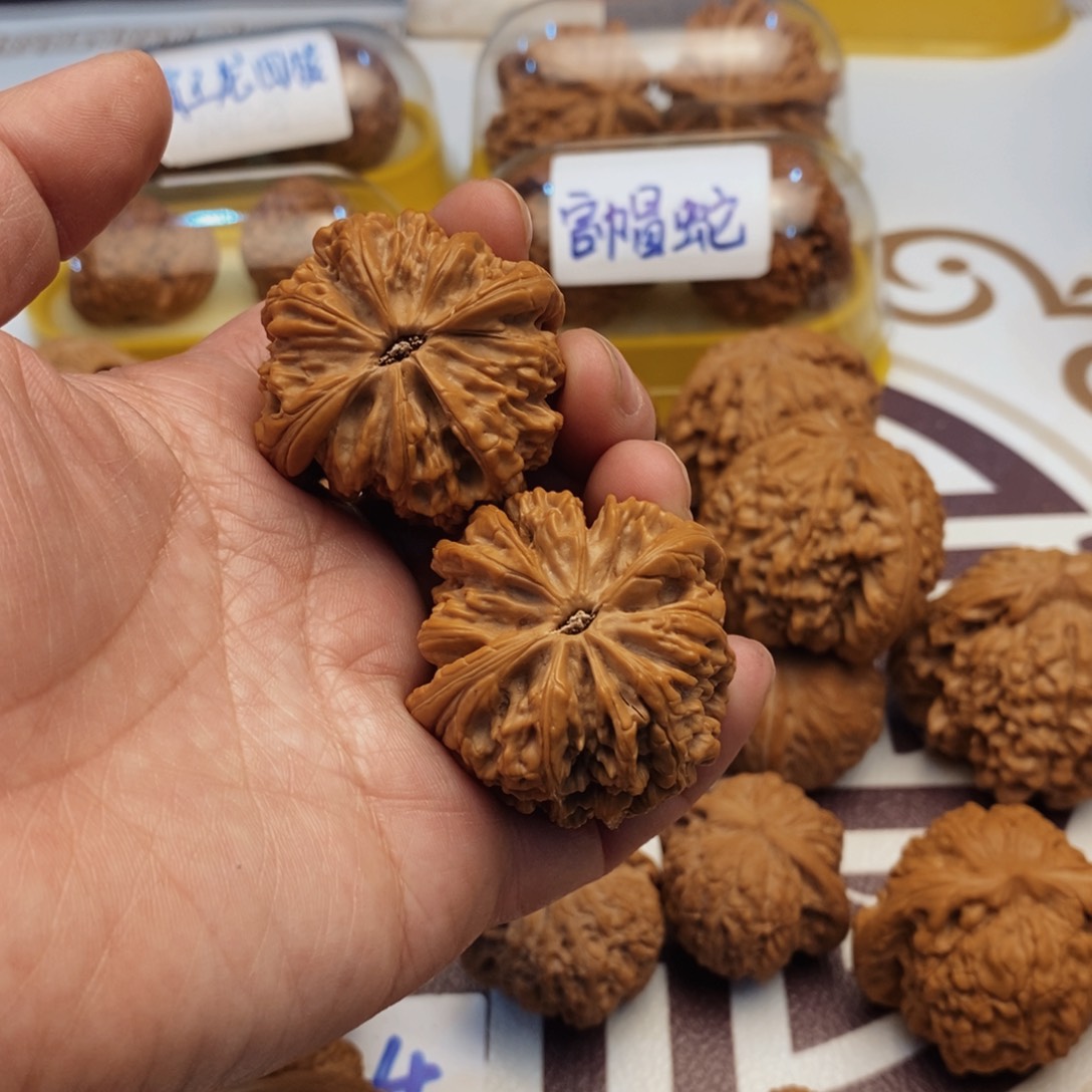 文玩核桃吊坠白*暴雪42尺全品