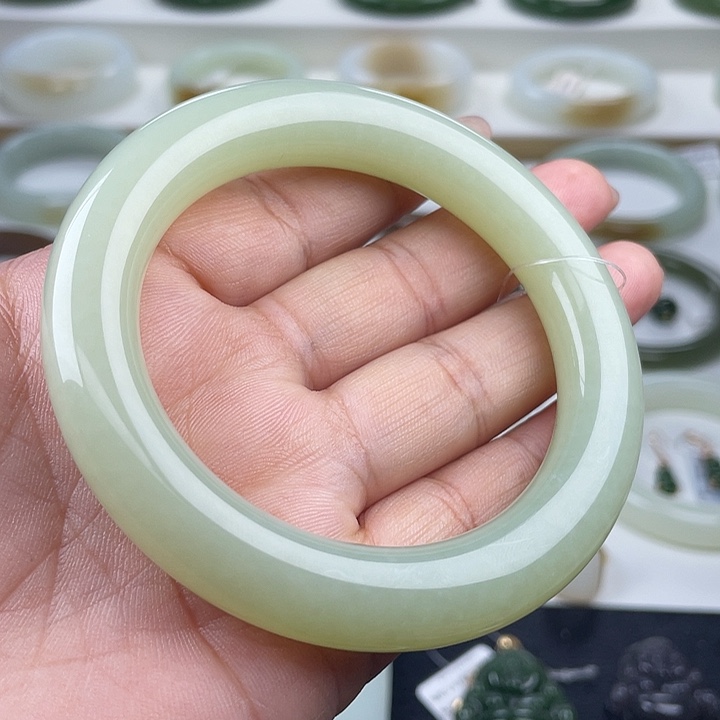 和田玉未镶嵌手镯